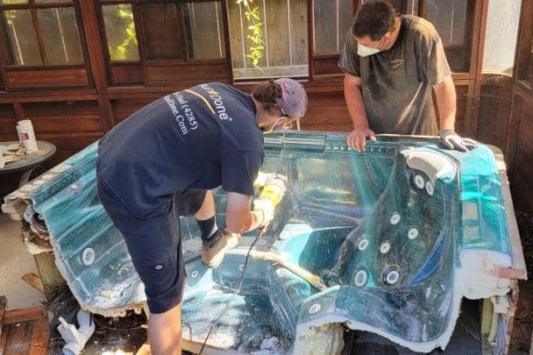 Spa and hot tub removal in Oakdale